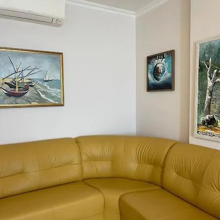 Visar Vlorë